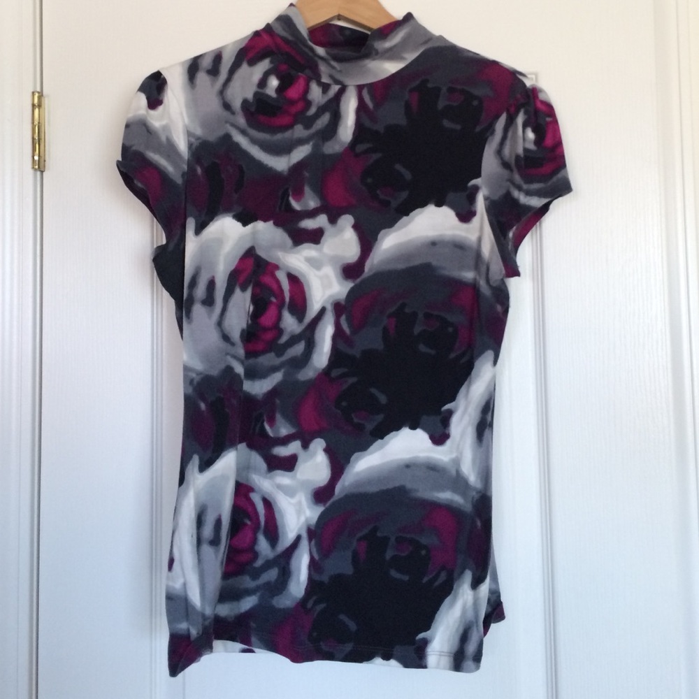 Cute turtle neck short sleeve top!